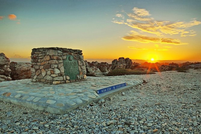 Cape Agulhas | Stony Point Nature Reserve - Sir Lowry’s Pass: the photo stop with False Bay below