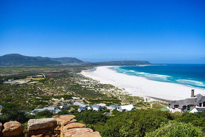 Cape of Good Hope & Boulder Penguins Full-Day Tour from Cape Town - Simons Town lunch break: the small stop that keeps the day enjoyable