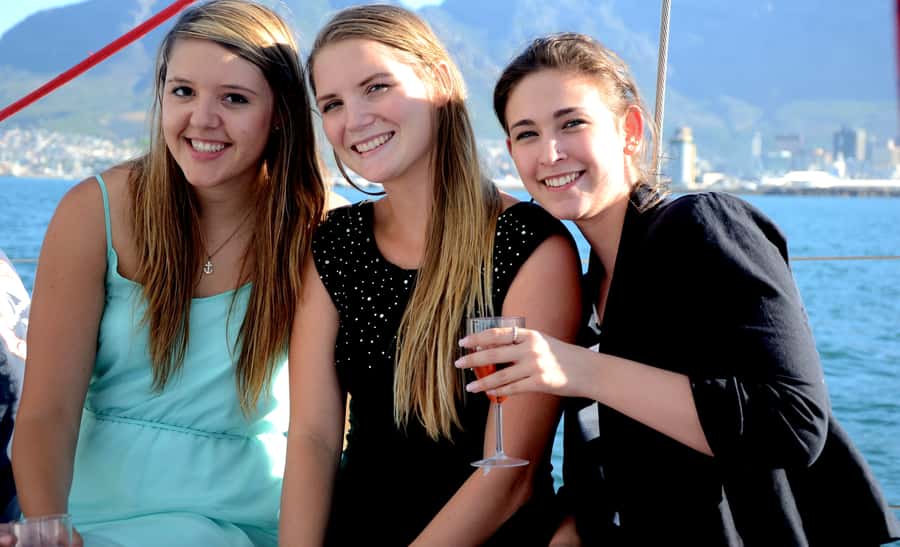 Cape Town: 1-Hour Pre-Sunset Champagne Cruise - Crew Service and Photo Help: Small Details That Matter
