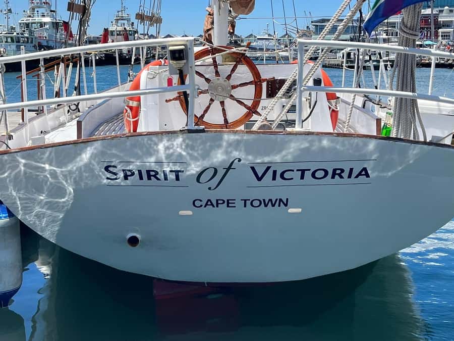 Cape Town: 1 Hour Table Bay Sailing Tour - Table Mountain and the city skyline: your 1-hour photo payoff