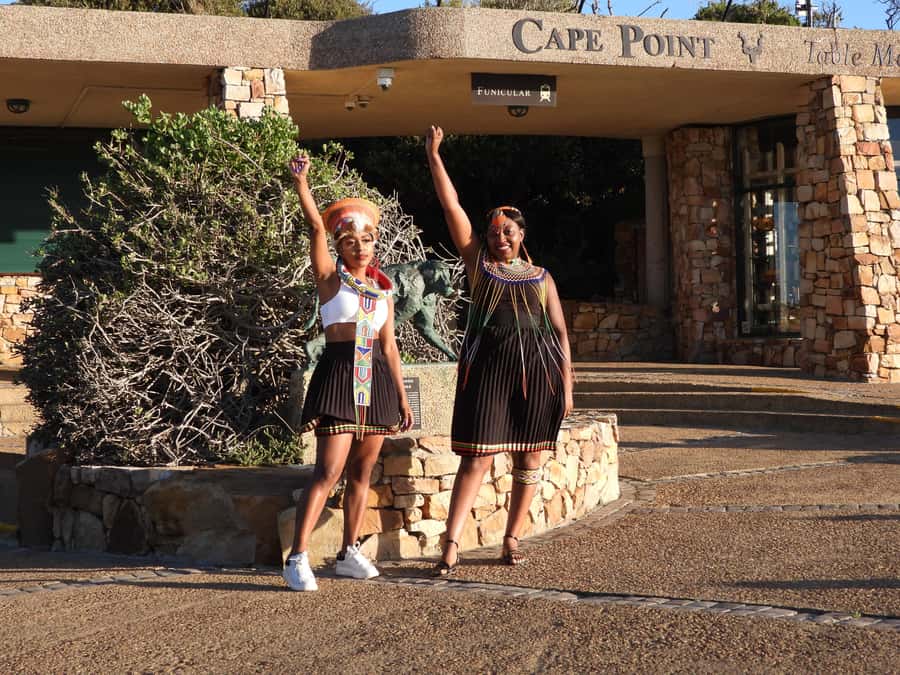 Cape Town: 2-Day Best Highlights Private Tour - Day 2 at the V&A Waterfront and the clock tower precinct