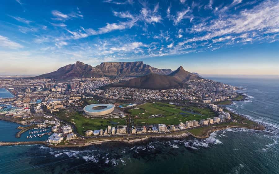 Cape Town: 20-Minute Helicopter Flight and Free Harbour Tour - Atlantic coast views and the Twelve Apostles range, seen at scale