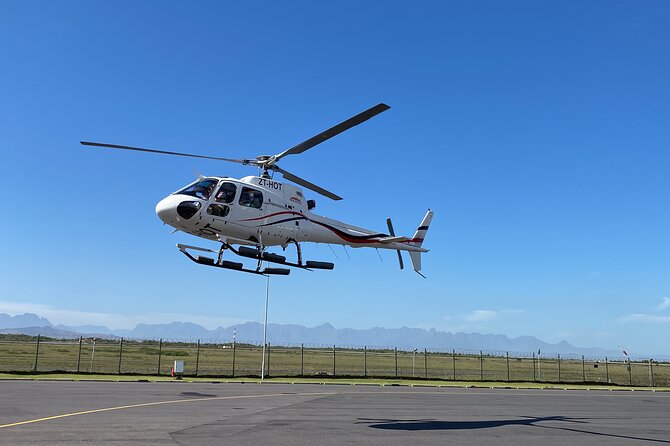Cape Town: 25min Helicopter Flight with Complimentary Boat Cruise - Constantia Valley on the return, then back down to earth