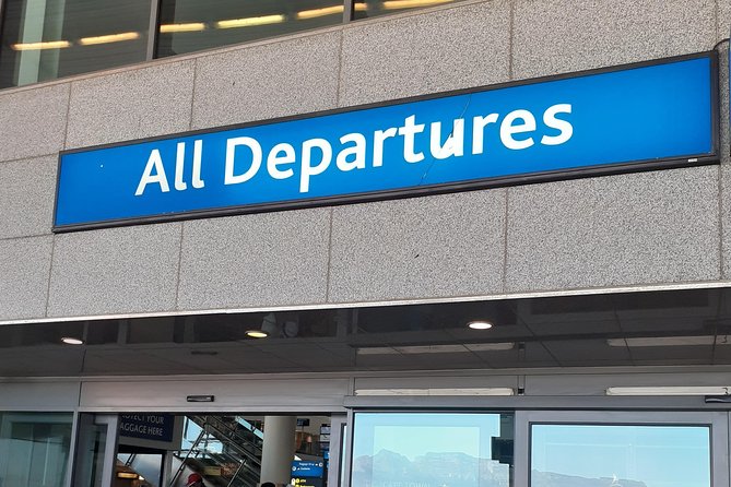 Cape Town Airport Transferes - Inside the ride: comfort, water, and private convenience
