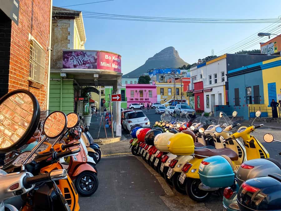 Cape Town: Art, Culture & History Walking Tour - Bo-Kaap culture meets Auwal Masjid: the story behind the paint