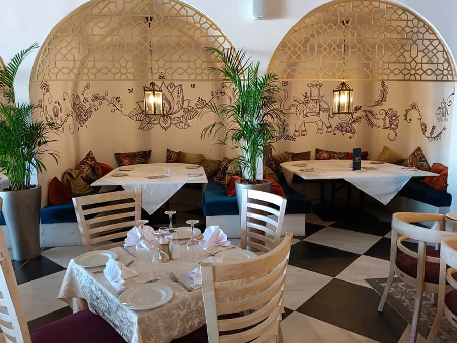 Cape Town: Coastal Cruise & 2-Course Lunch Combo - Lunch ashore: City Grill vs Raj.Board (and why the menu is limited)