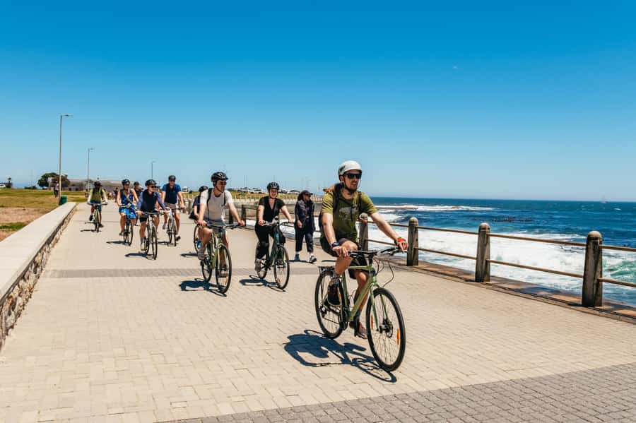 Cape Town: Guided Bike Tour - From Victoria & Alfred Waterfront Into Inner-City Life