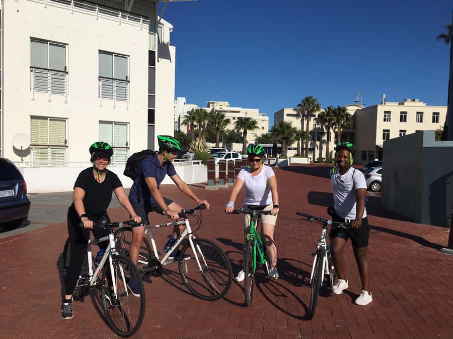 Cape Town Guided City Cycling Heritage Tour - Private Tour - Getting Set Up at the Radisson Waterfront Start