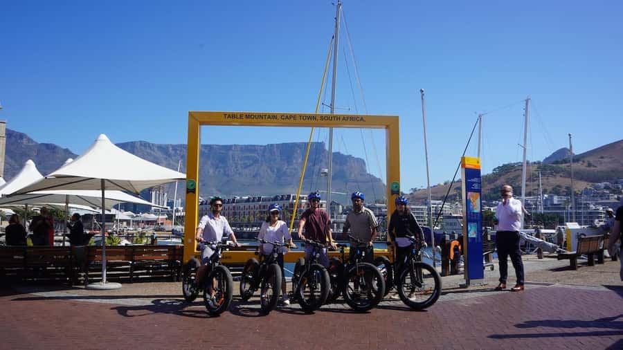 Cape Town: Half-Day e-Bike City Tour - Camps Bay photo moments and the Table Mountain stop with a hike option
