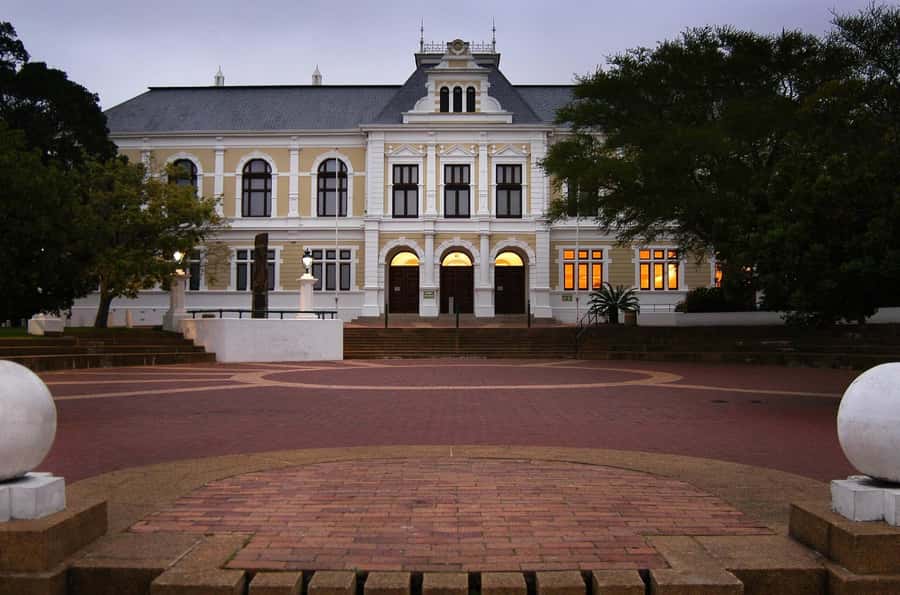 Cape Town: Half-Day Guided City Sightseeing Tour by Bus - Iziko South African Museum and Company Gardens: The Best Use of Guided Time