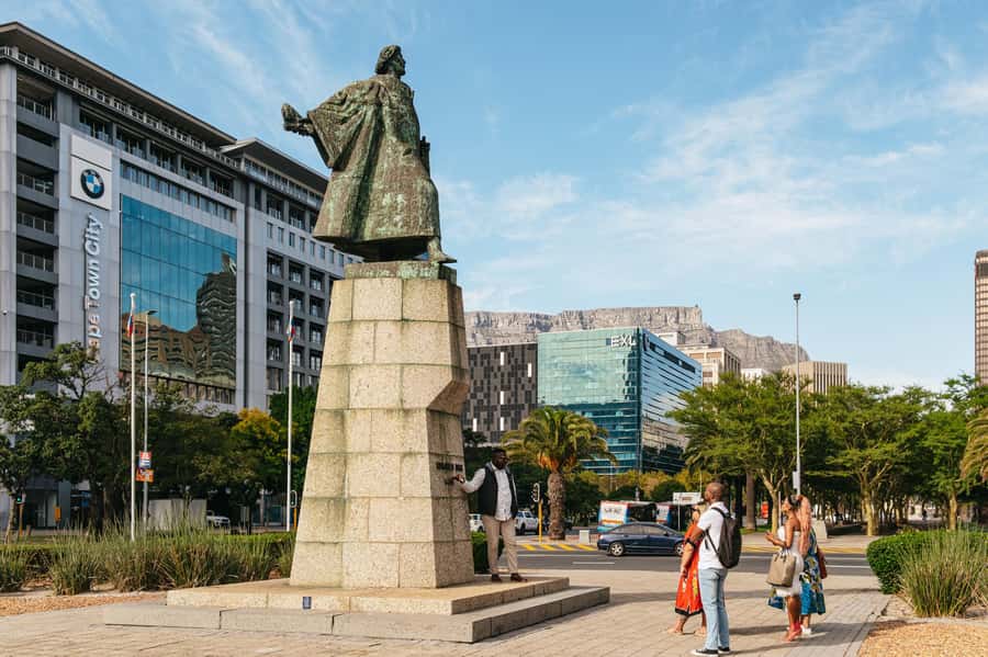 Cape Town: Half-Day Walking City Tour and African Lunch - Small-Group Feel, English Guides, and Weather Reality