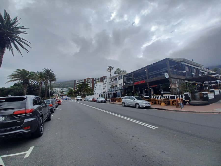 Cape Town: Halfday African Penguin tour - Clifton, Camps Bay, Hout Bay, and the Chapmans Peak Drive photo stop