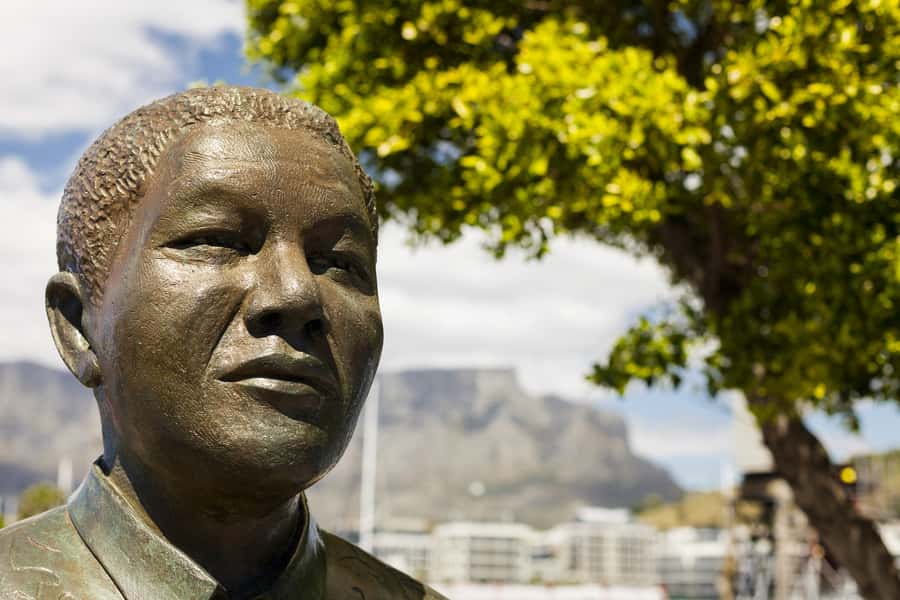 Cape Town: Introductory City Tour by Foot and Minibus - Camps Bay and Clifton: Atlantic seaboard scenery without a full detour