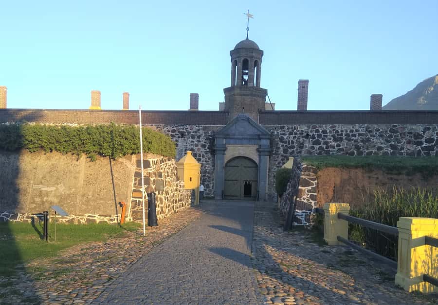 Cape Town: Introductory City Tour by Foot and Minibus - Company Gardens and the South African Museum quick look
