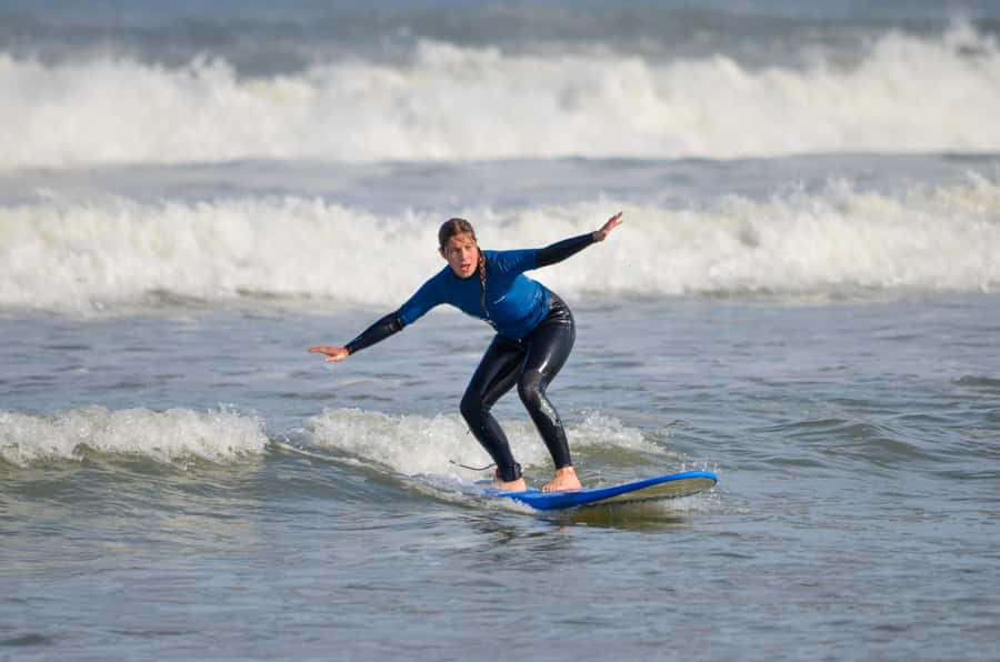 Cape Town:Learn to surf with the best view of Table Mountain - The 90-Minute Lesson Plan: Board Handling to Your First Real Pop-Up