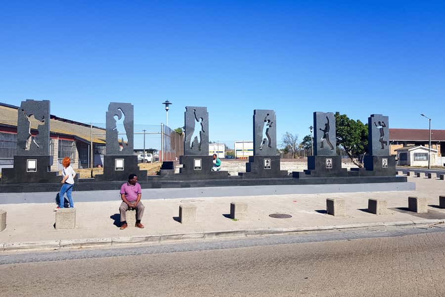 Cape Town: Robben Island Ferry Ticket and Townships Tour - Bonteheuwel by vehicle: the apartheid logic of who belonged where