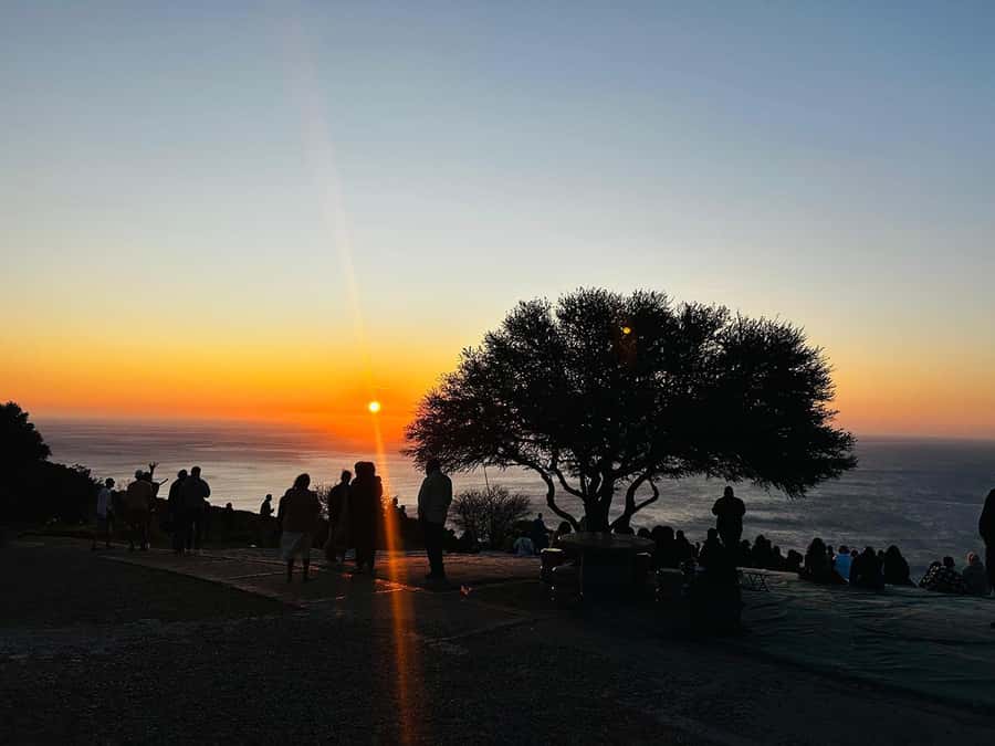 Cape Town: Sunset Bus Tour with Picnic on Signal Hill - Riding the Atlantic seaboard: Sea Point, Camps Bay, and Twelve Apostles views