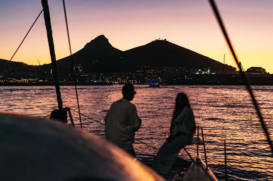 Cape Town: Sunset Catamaran Cruise on Table Bay with Bubbles - Milnerton Lighthouse and Granger Bay: the scenic connectors