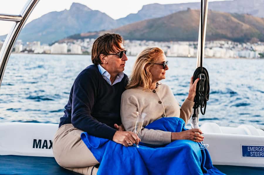 Cape Town: Sunset Catamaran Cruise on Table Bay with Bubbles - Sailing back to the V&A: city lights at your pace