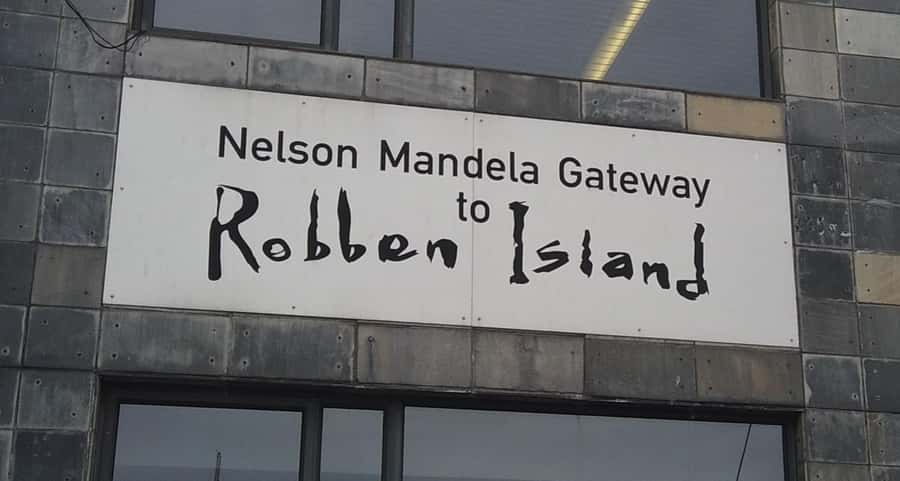 Cape Town: Table Mountain and Robben Island Tour - A one-day link between Table Mountain views and Robben Island remembrance