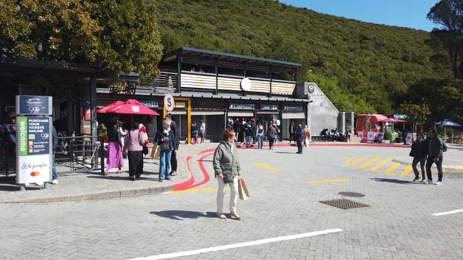 Cape Town: Table Mountain and Robben Island Tour - Two Oceans Aquarium and the value of a reset stop
