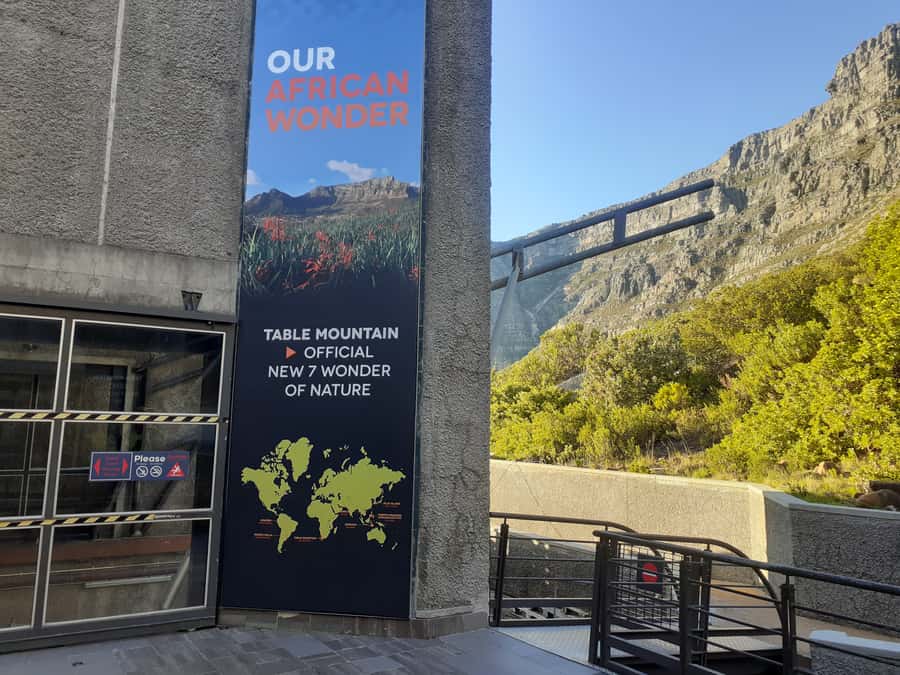 Cape Town: Table Mountain,Cape Point & Penguins Private Tour - Simon’s Town for lunch, plus Muizenberg huts and a quick beach break