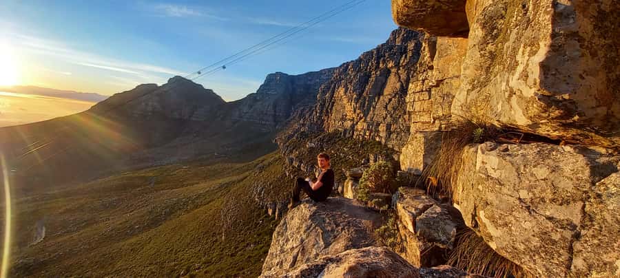 Cape Town: Table Mountain Hike via India Venster Morning - Amphitheater traverse: moderate scrambling, climbing pitches, and help from staples
