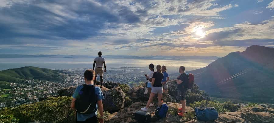 Cape Town: Table Mountain Hike with an Expert Guide - Reaching the Cableway Station and what happens at the top