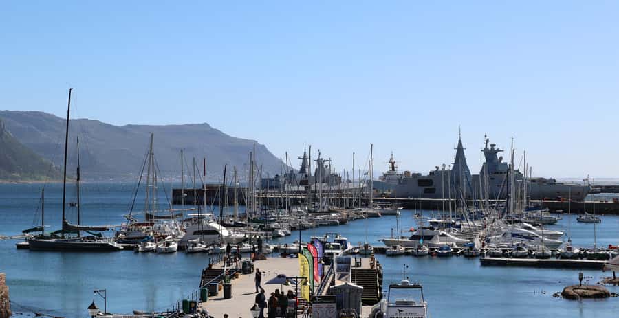 Cape Town: Table Mountain, Penguins & Cape Point Group Tour - Bo Kaap color photos and a quick orientation walk