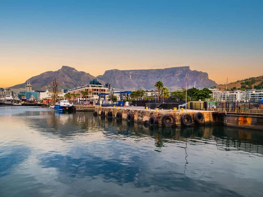 Cape Town Tour: Table Mountain, Penguins & Cape Point+Pickup - Muizenberg Beach Huts: The Quick Finale That’s Hard to Skip