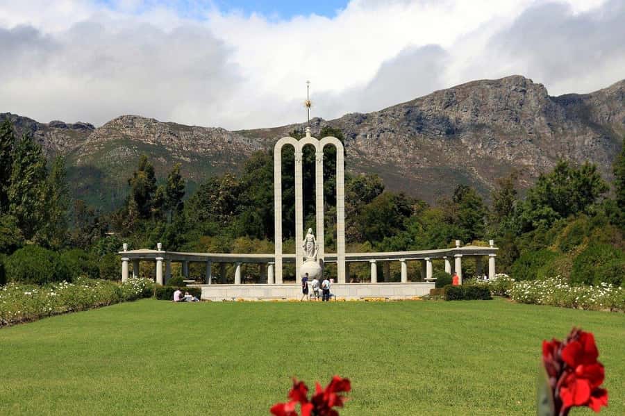 Cape Town: Wine Tram & Winelands Tour with Tastings & Pickup - Price and what $230 actually buys you