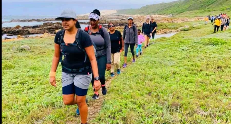 Costal Hiking Sacramento Trail: Port Elizabeth - What It Feels Like to Hike Coastal Cliffs in Sea Breeze Weather
