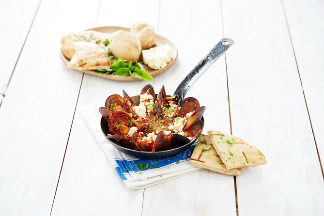 Cruise and Dine Lunch / Cape Town: Coastal Motor Cruise and 2-Course Lunch - Your lunch time at V&A Waterfront: City Grill or The Raj