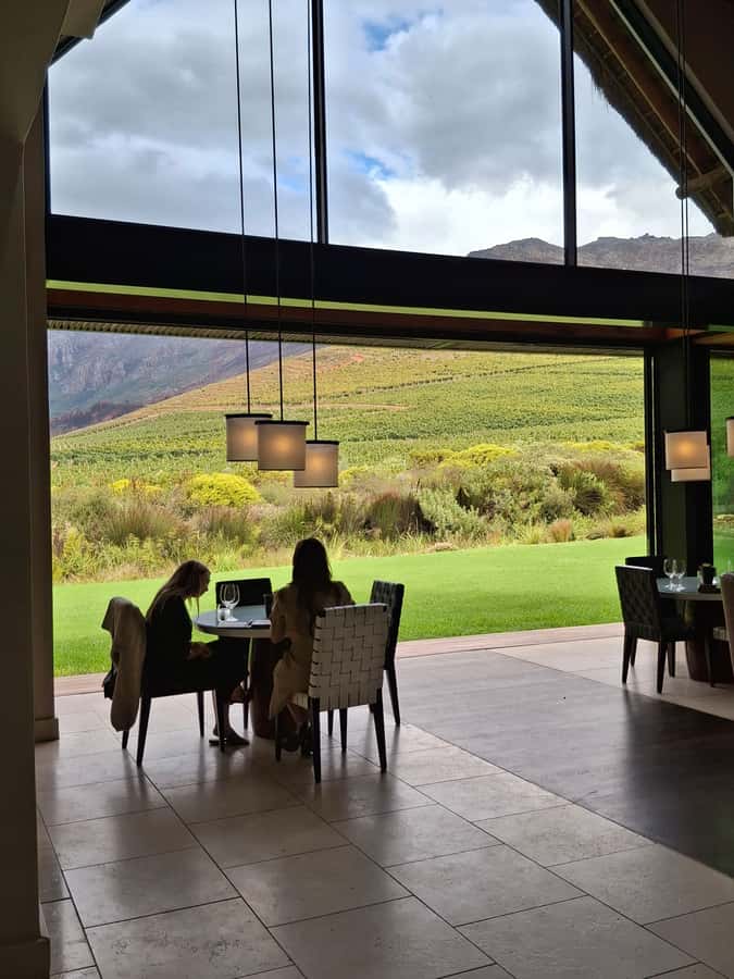 CUSTOMISED PRIVATE WINE TOUR WITH LUNCH - CAPE TOWN - Oldenburg Vineyard: views that feel like a mountain amphitheatre