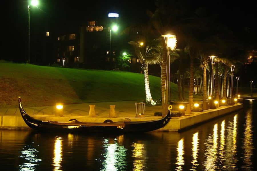 Durban: Gondola Ride - Day vs Night on the Water: Picking Your Perfect Time