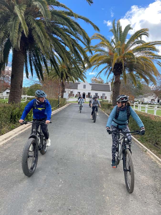 E-Bike Stellenbosch Winelands - Full Day Private Tour - Rainbow’s End: a second tasting stop with photo and break time