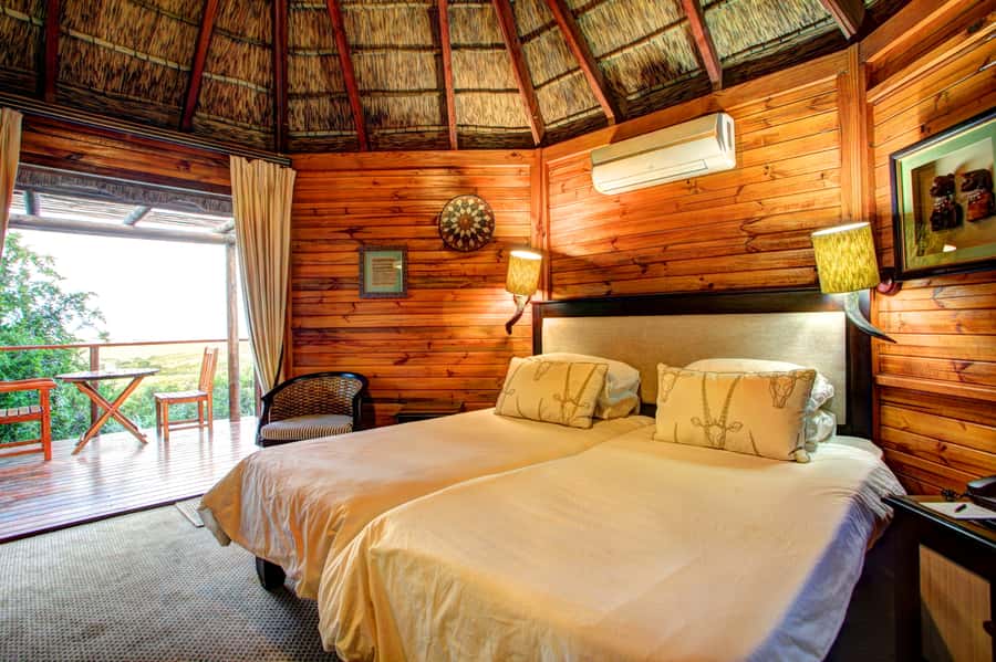 From Cape Town: 2-Day Safari at Garden Route Game Lodge - Cape Agulhas and the lighthouse stop: the day’s emotional contrast