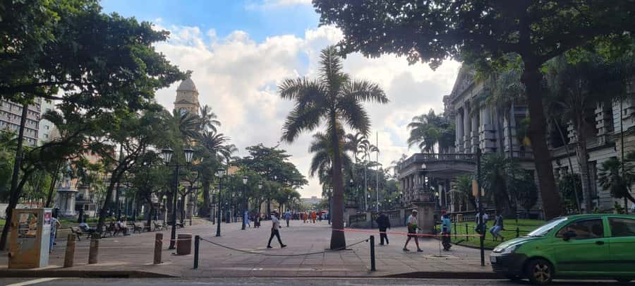 From Durban: Half Day Durban City Tour - Warwick Triangle markets, where Durban’s crowds meet