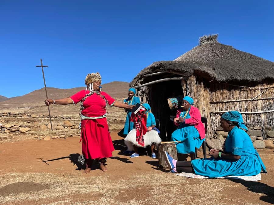 From Underberg: Extended Lesotho Day Tour - 9.5hrs - Basotho homestead time: bread, blanket lessons, and cultural contact