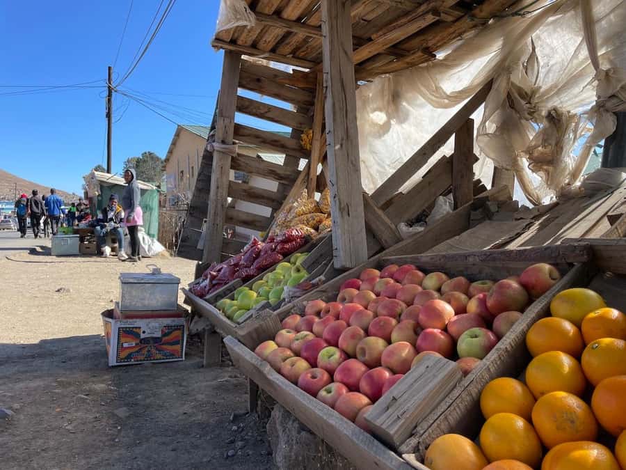 From Underberg: Extended Lesotho Day Tour - 9.5hrs - Mokhotlong town and the Makhapung village with dance