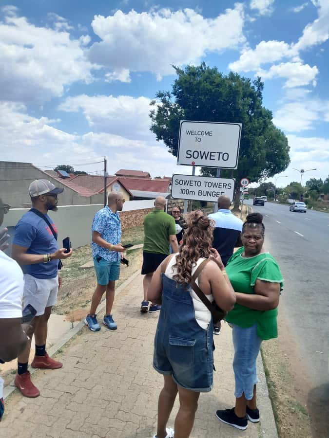 Half Day Private Soweto and Apartheid Museum tour - Walking Soweto: more than photos, real storylines
