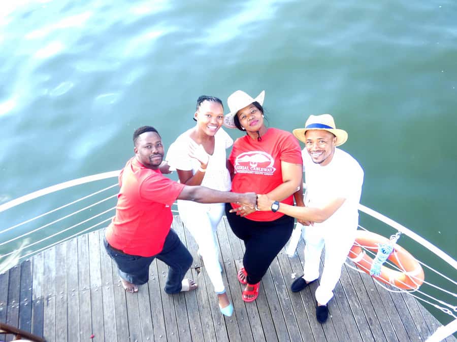 Hartbeespoort Dam: 1 Hour Cruise & Sunday Buffet Lunch - Price and value: why this combo works