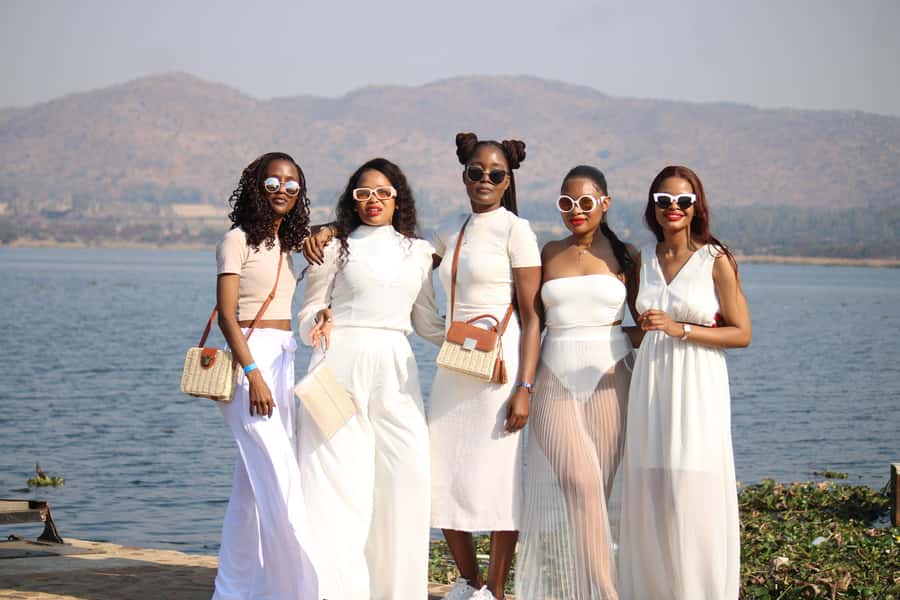 Hartbeespoort Dam: The Luxury Alba Boat Cruise with Food - Hot and cold finger foods at your table, plus a note on dietary fit