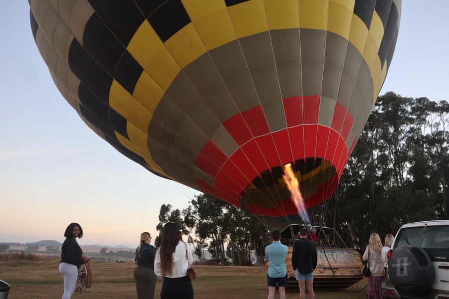 Hot air Balloon and Cape Winelands Private guided tour - Should you book this hot air balloon and Cape Winelands tour?