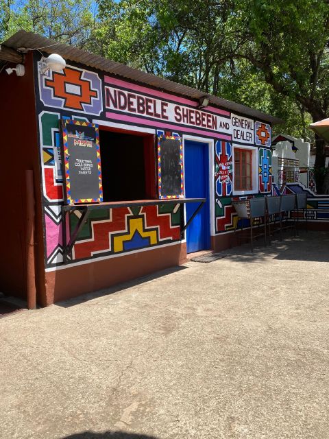 Johannesburg: Full-Day Tour with Soweto and Apartheid Museum - Mandela House in Soweto, short visit, big weight