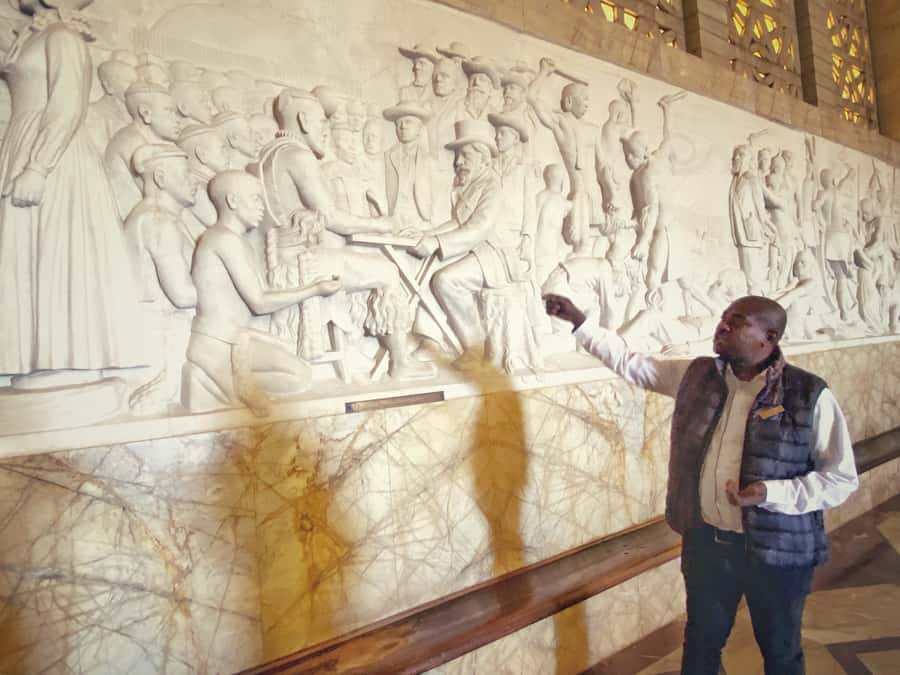 Johannesburg: Pretoria and Cullinan Diamond Mine Tour - What makes the guides matter here