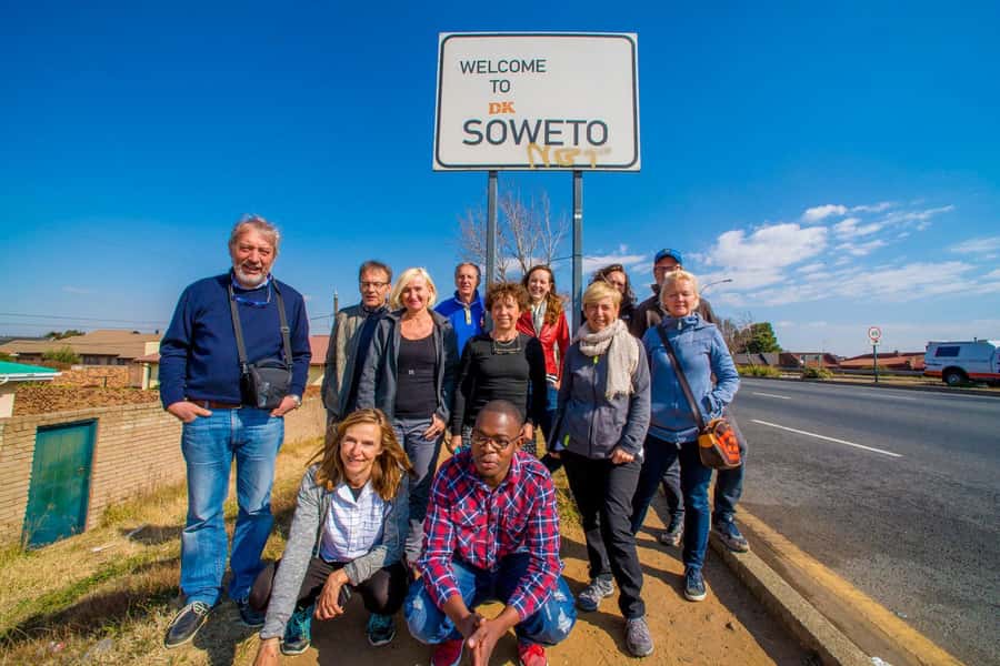 Johannesburg: Soweto Night Tour - Orlando West and Vilakazi Street, plus the Mandela and Tutu drive-bys