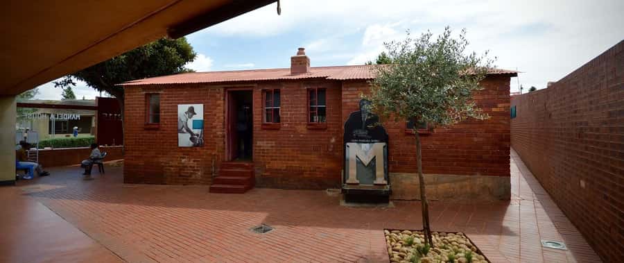 Johannesburg: Soweto Night Tour - Shebeen dinner, how to think about food on the tour