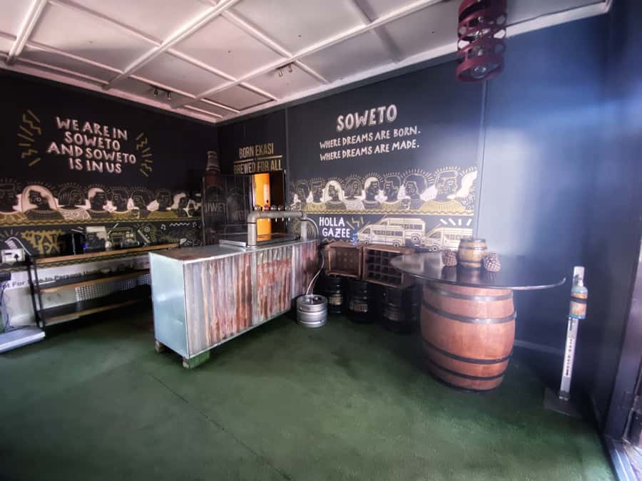 Johannesburg: Soweto Tour with Lunch - Regina Mundi Church, Informal Settlement Stops, and Local Street Life