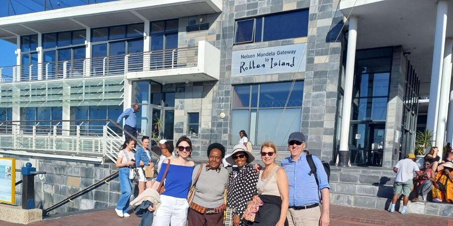 Kirstenbosch Garden, Bo-Kaap-Penguins & Cape Peninsula Tour - Peninsula Stops: Pollsmoor, Muizenberg, and Beach Color at St James